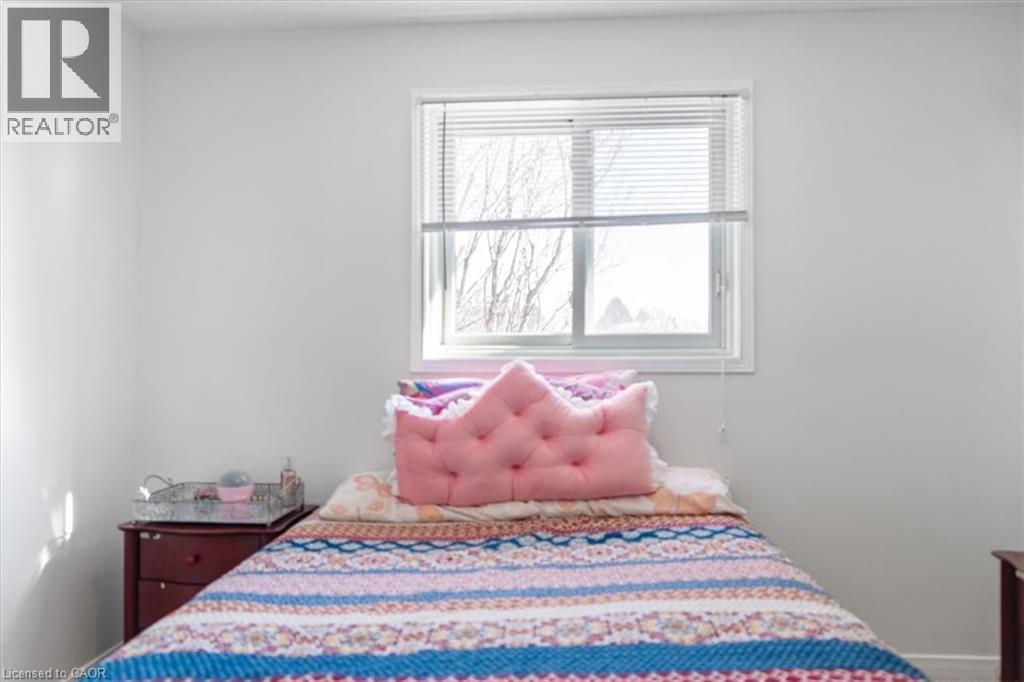 View of bedroom - 25 Meadowvale Drive Unit# 3, Fonthill, ON - Indoor Photo Showing Bedroom