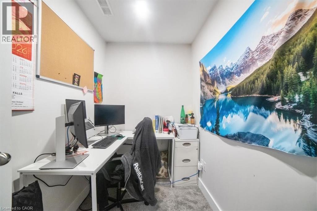 Home office featuring light carpet and baseboards - 25 Meadowvale Drive Unit# 3, Fonthill, ON - Indoor Photo Showing Office
