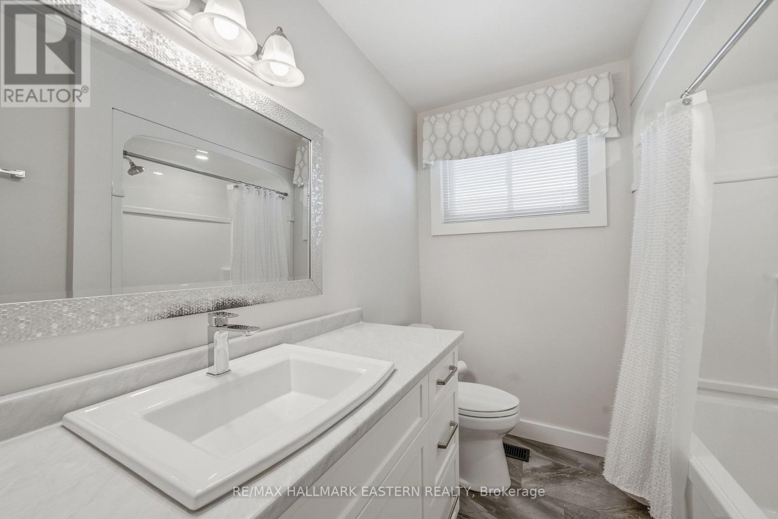 Second floor bathroom - 1601 Rocklands Road, Peterborough (Monaghan Ward 2), ON - Indoor Photo Showing Bathroom