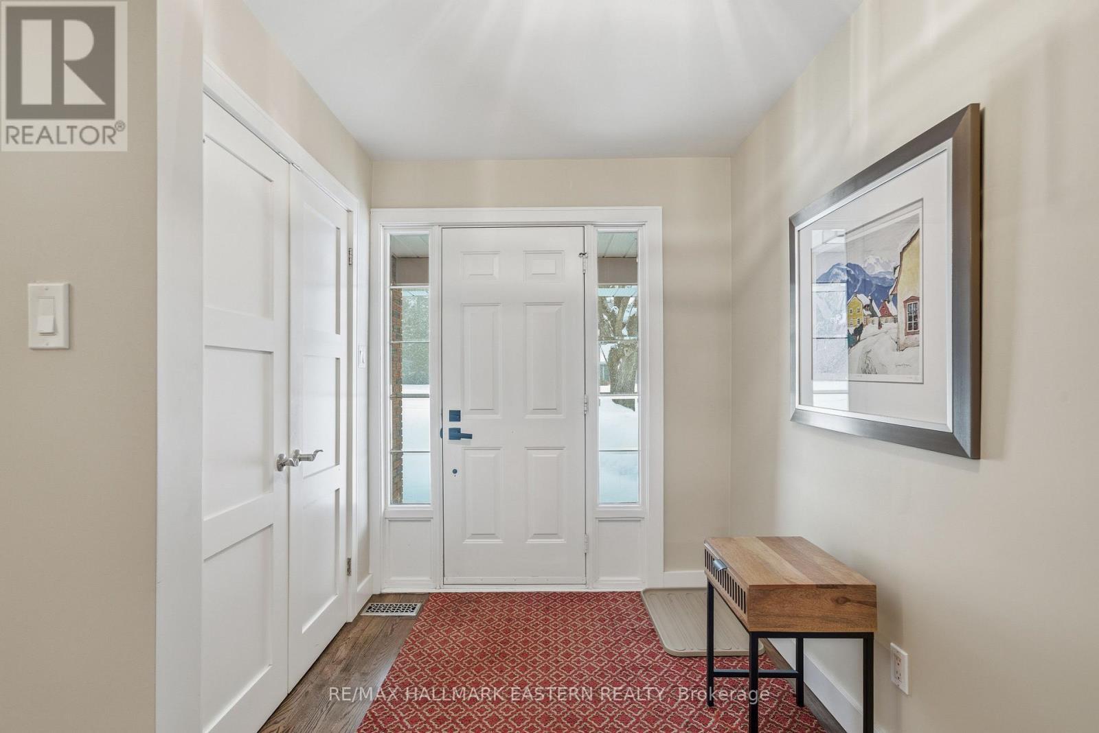 Spacious foyer - 1601 Rocklands Road, Peterborough (Monaghan Ward 2), ON - Indoor Photo Showing Other Room
