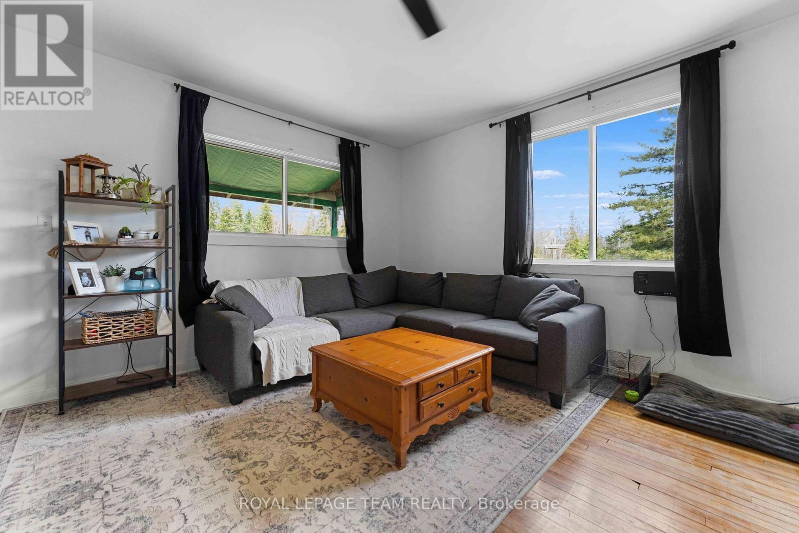 14633 Highway 60 Highway, Killaloe, Hagarty And Richards, ON - Indoor Photo Showing Living Room