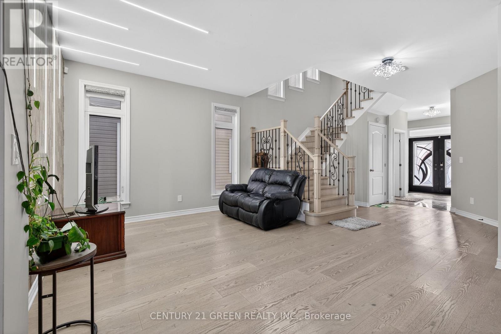 Living Room - 645 Gwen Avenue, Kingston, ON - Indoor Photo Showing Other Room
