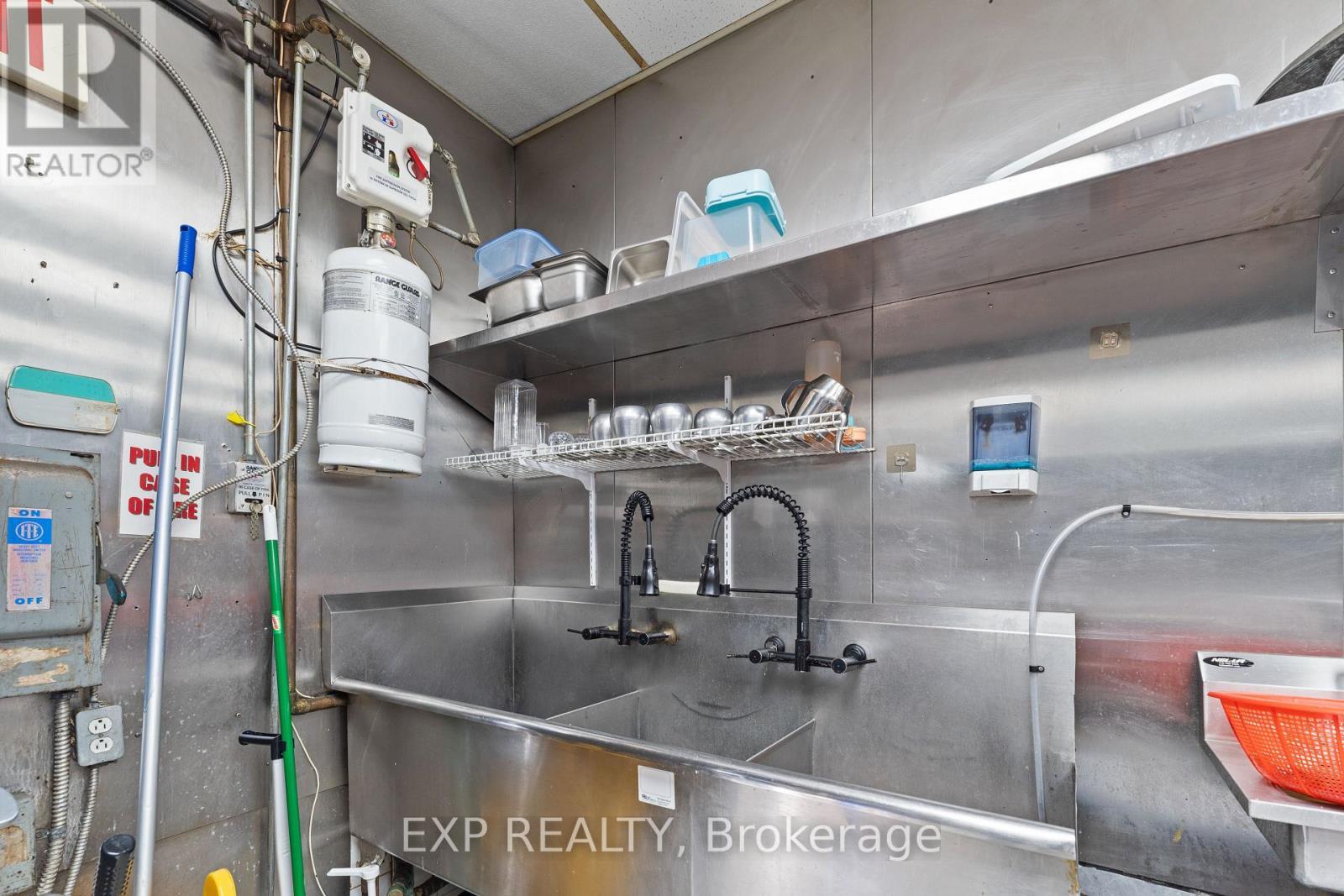 977 O'Connor Drive N, Toronto, ON