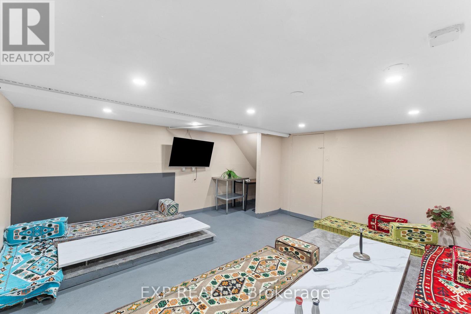 977 O'Connor Drive N, Toronto, ON