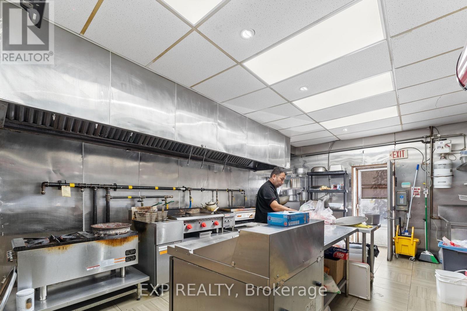 977 O'Connor Drive N, Toronto, ON