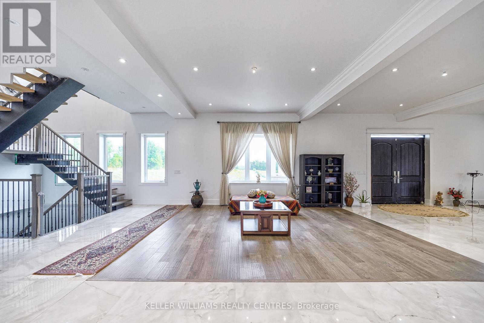 6196 Ravenshoe Road, Georgina, ON - Indoor