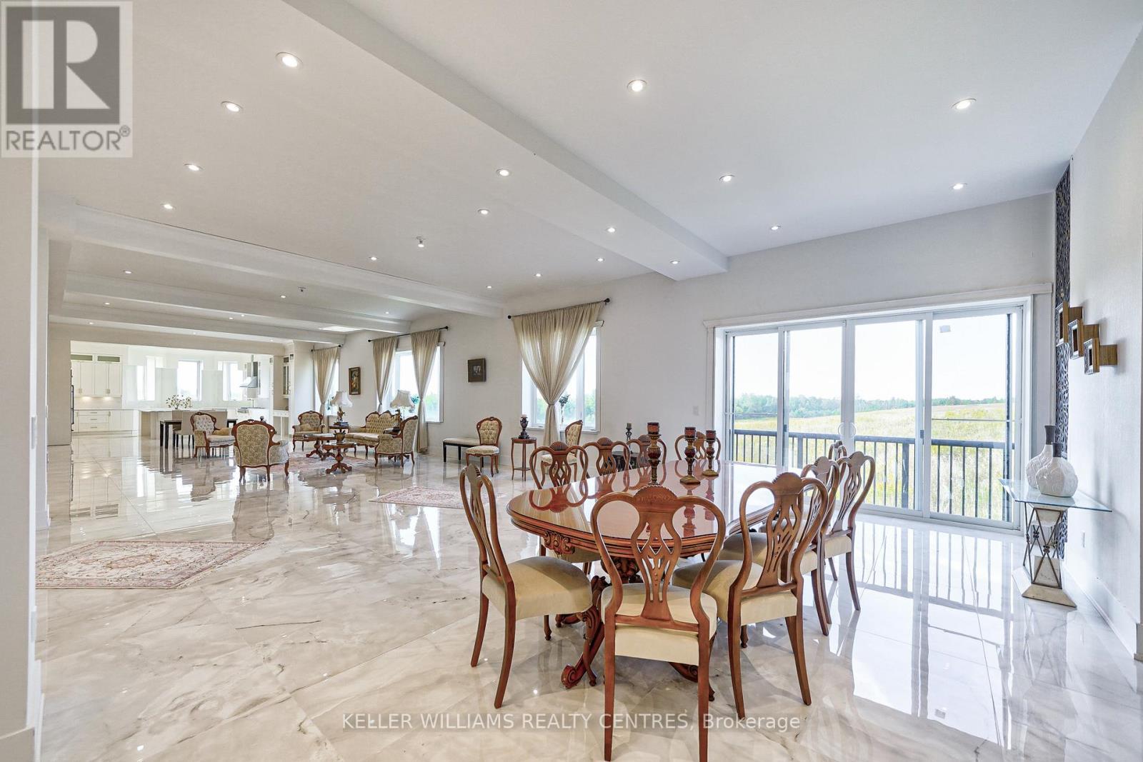 6196 Ravenshoe Road, Georgina, ON - Indoor Photo Showing Dining Room