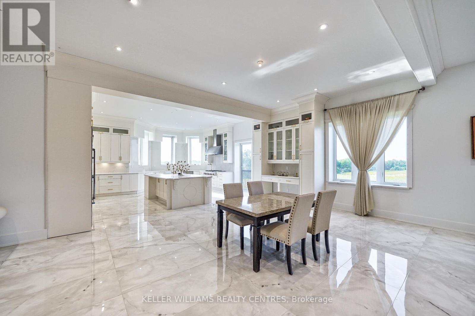 6196 Ravenshoe Road, Georgina, ON - Indoor Photo Showing Dining Room