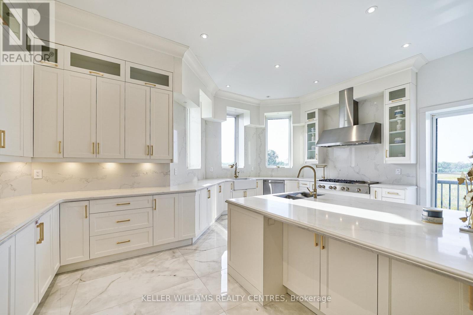 6196 Ravenshoe Road, Georgina, ON - Indoor Photo Showing Kitchen