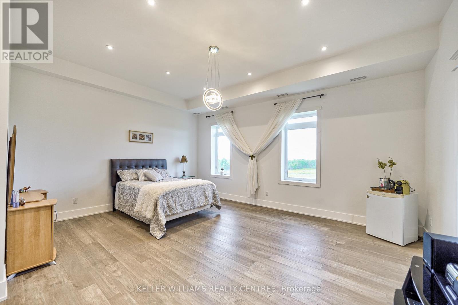 6196 Ravenshoe Road, Georgina, ON - Indoor Photo Showing Bedroom