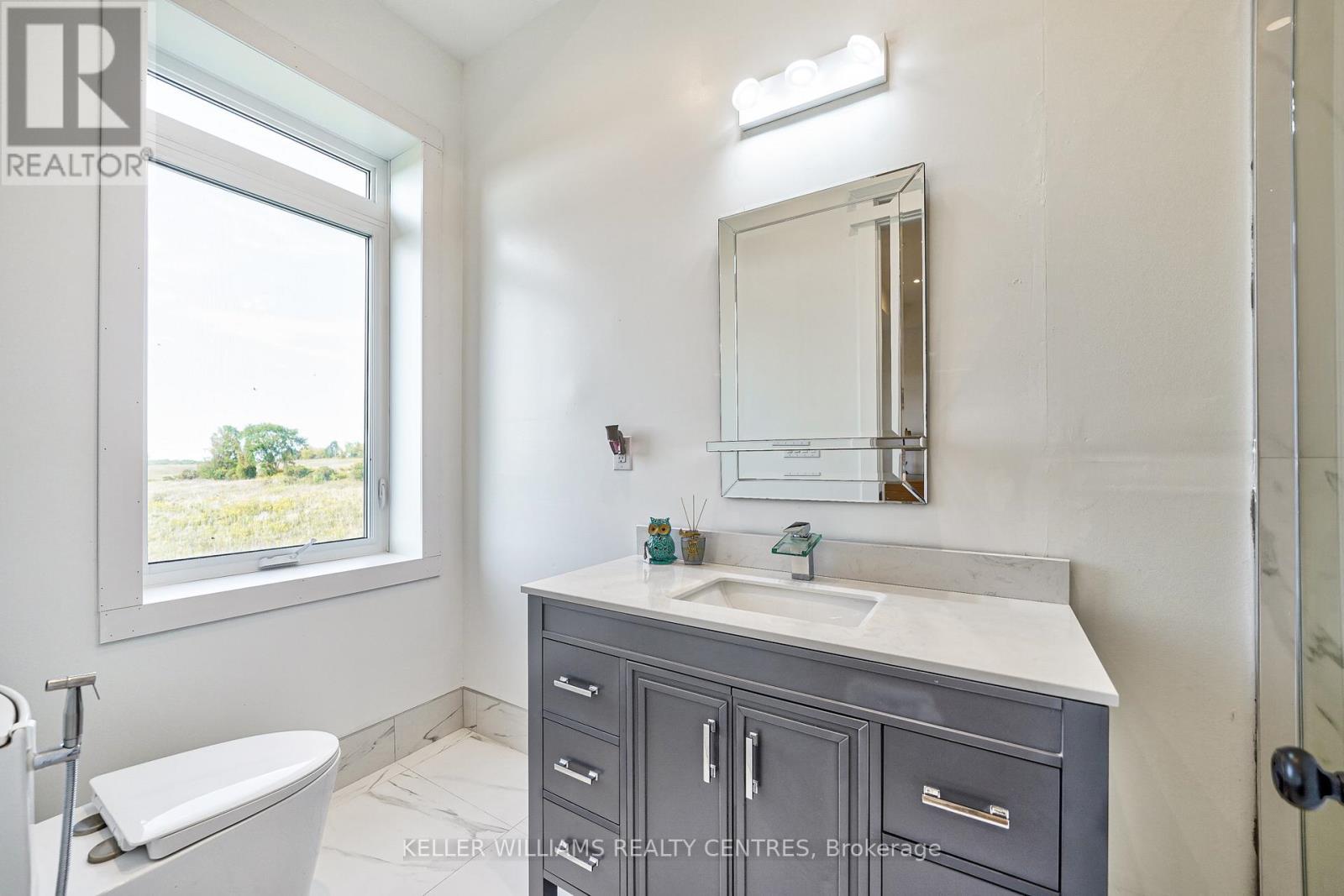 6196 Ravenshoe Road, Georgina, ON - Indoor Photo Showing Bathroom