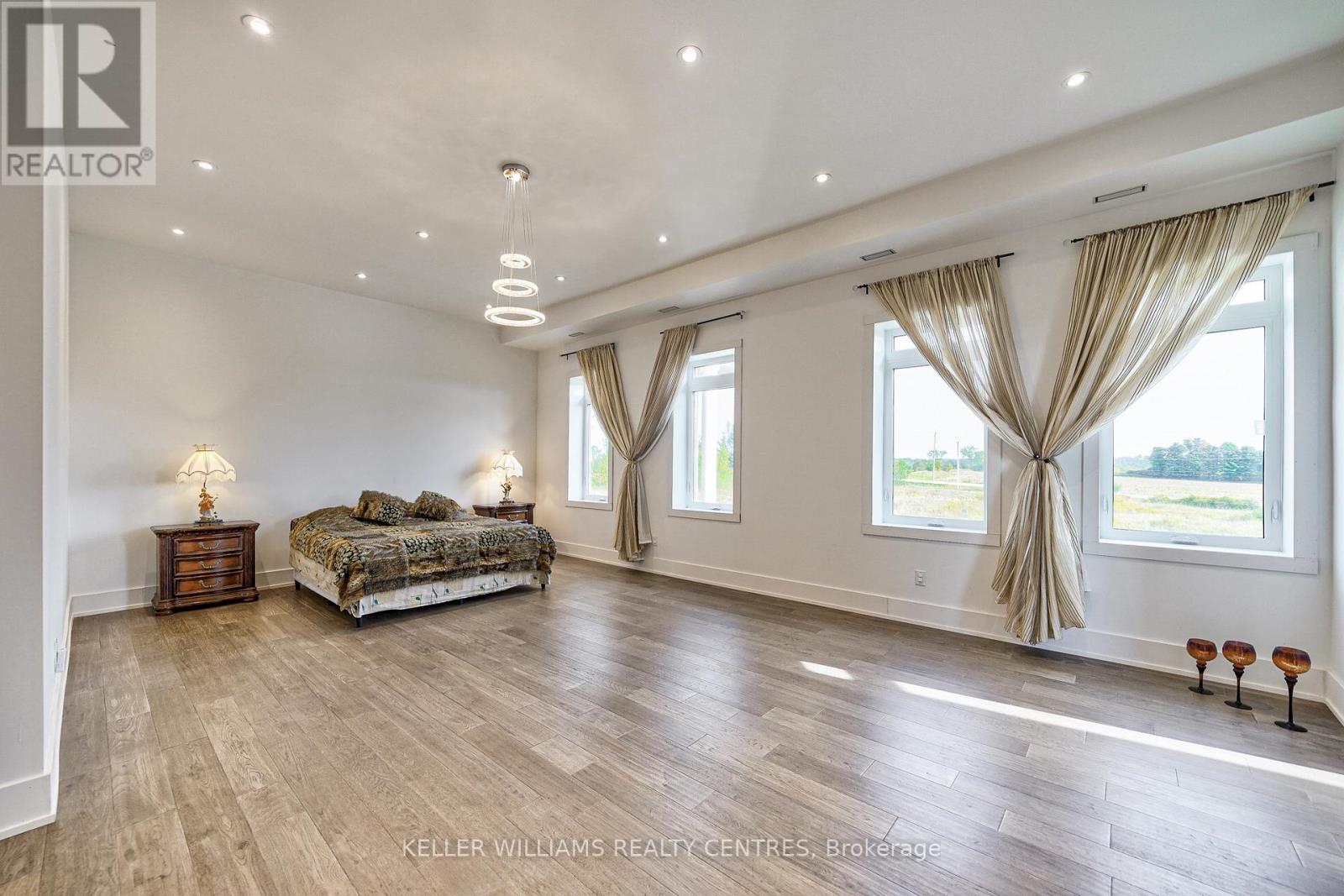 6196 Ravenshoe Road, Georgina, ON - Indoor