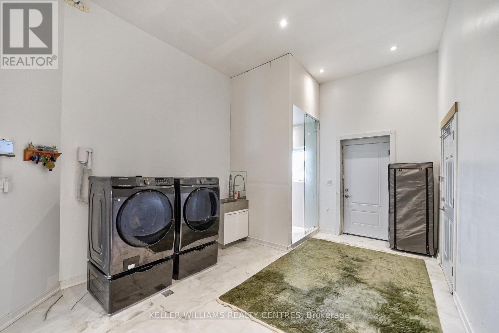6196 Ravenshoe Road, Georgina, ON - Indoor Photo Showing Laundry Room