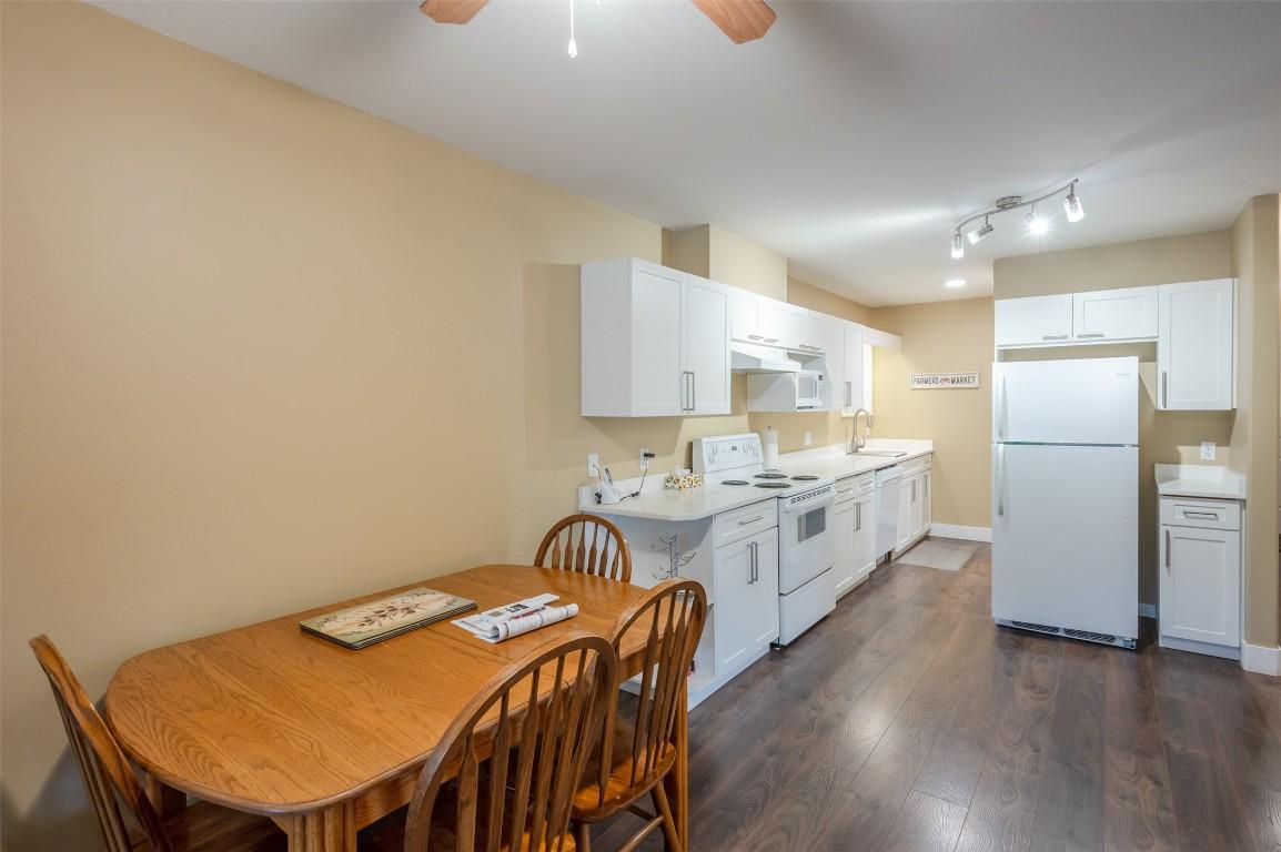 309-640 Main Street, Okanagan Falls, BC - Indoor Photo Showing Kitchen