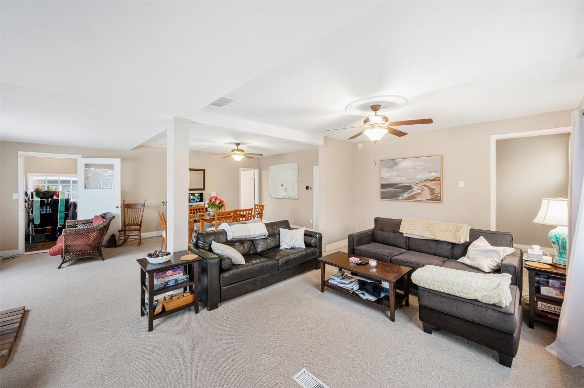 600 Braid Street, Penticton, BC - Indoor Photo Showing Living Room