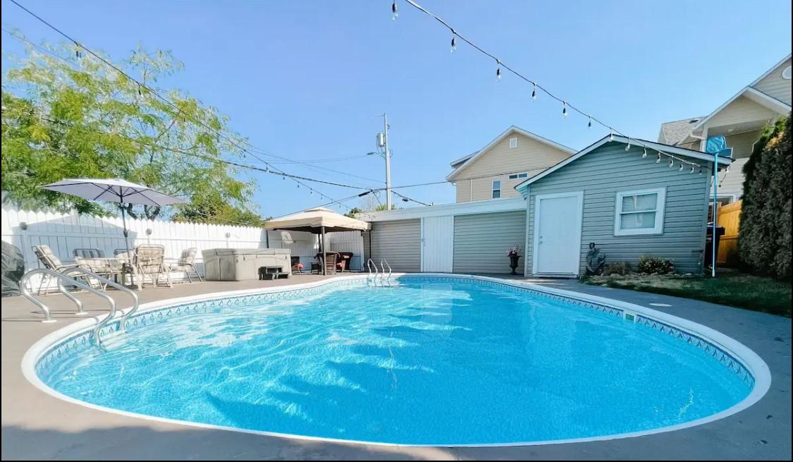 600 Braid Street, Penticton, BC - Outdoor With In Ground Pool