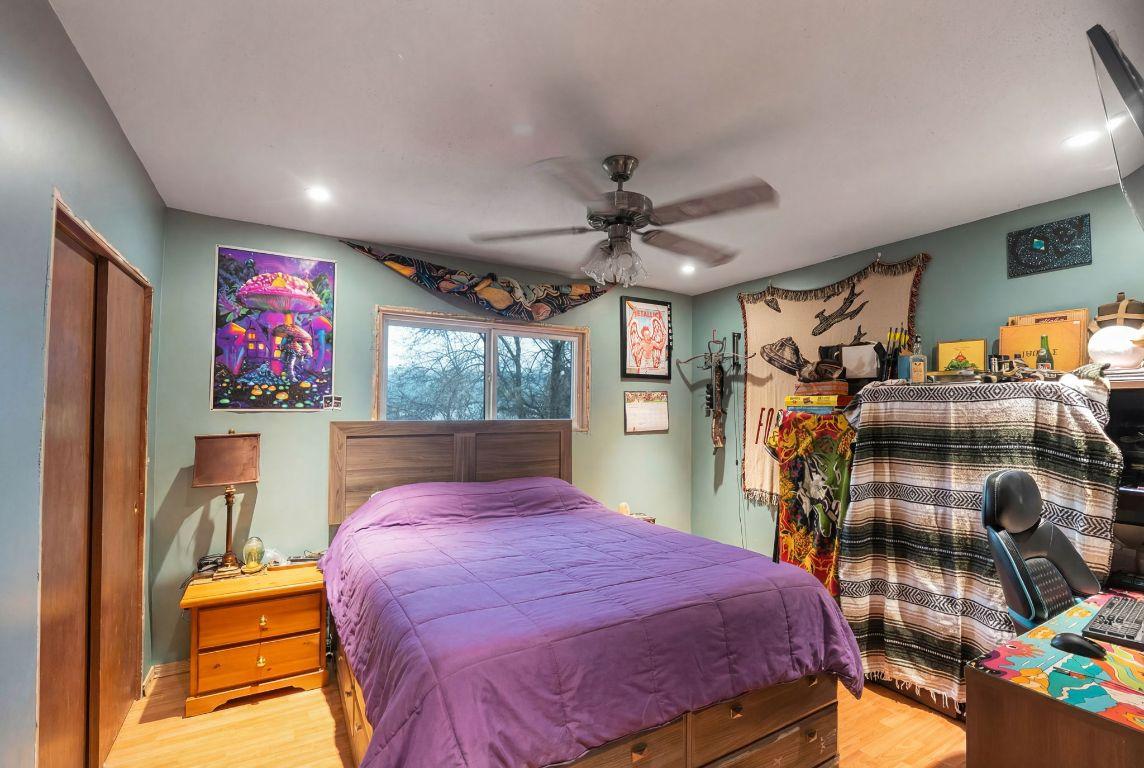 9391 Glenmore Road, Lake Country, BC - Indoor Photo Showing Bedroom