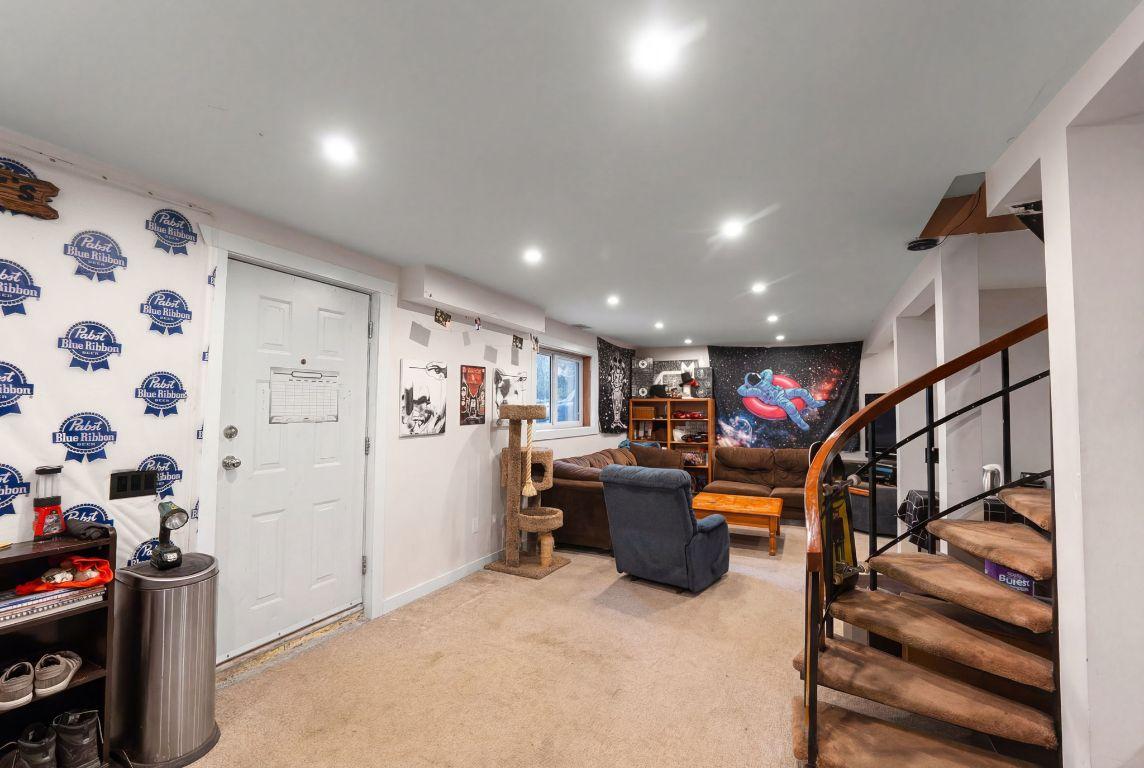 9391 Glenmore Road, Lake Country, BC - Indoor Photo Showing Other Room