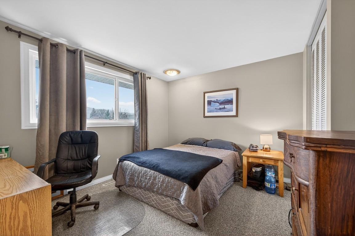 2331 Briarwood Avenue, Kamloops, BC - Indoor Photo Showing Bedroom