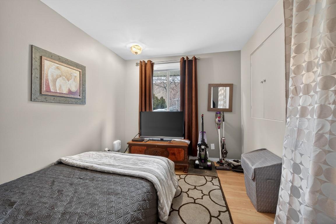 2331 Briarwood Avenue, Kamloops, BC - Indoor Photo Showing Bedroom