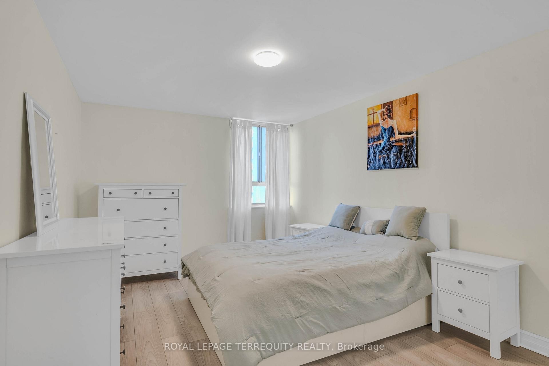 1703-1 Massey Square, Toronto, ON - Indoor Photo Showing Bedroom