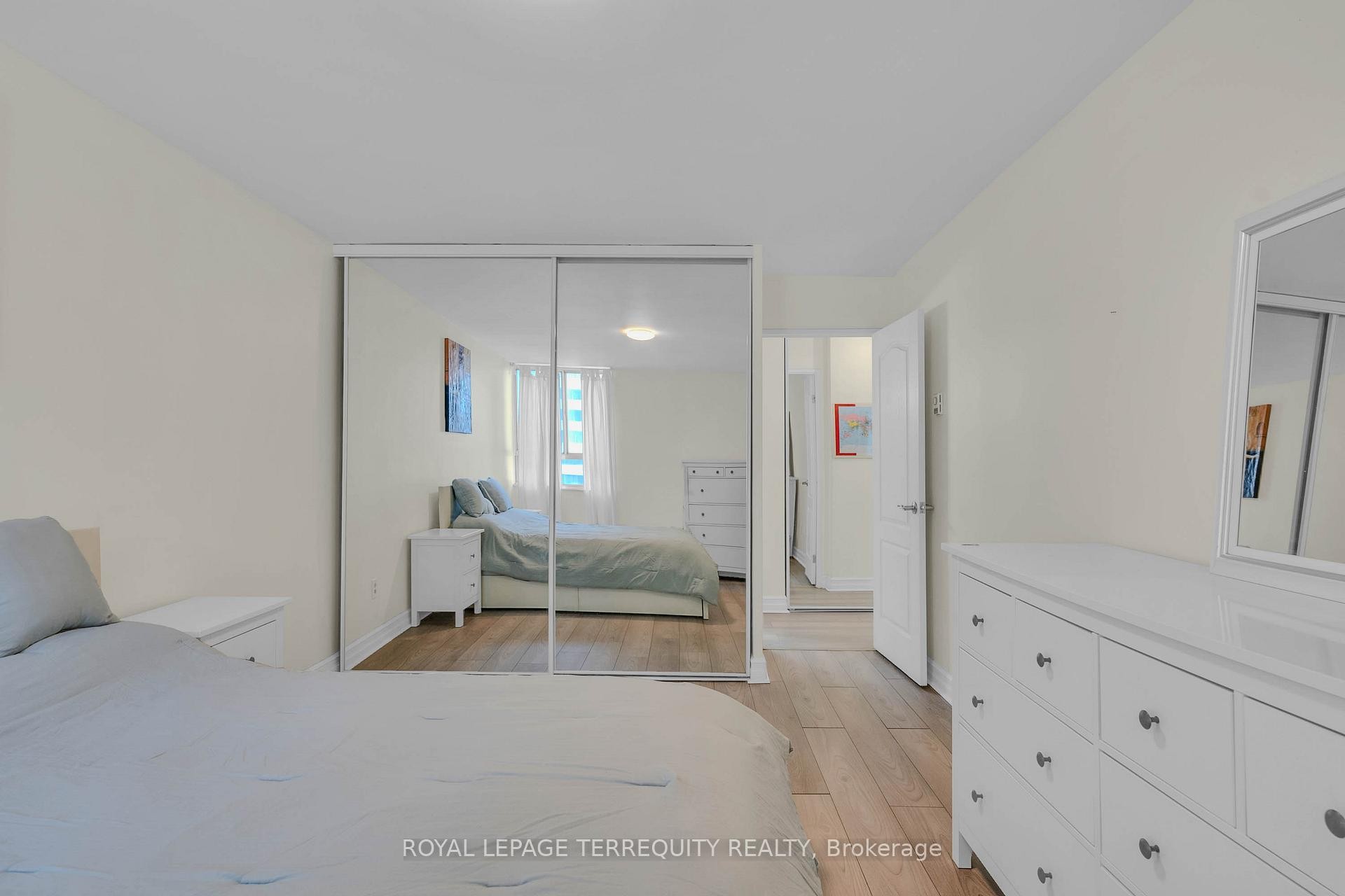 1703-1 Massey Square, Toronto, ON - Indoor Photo Showing Bedroom
