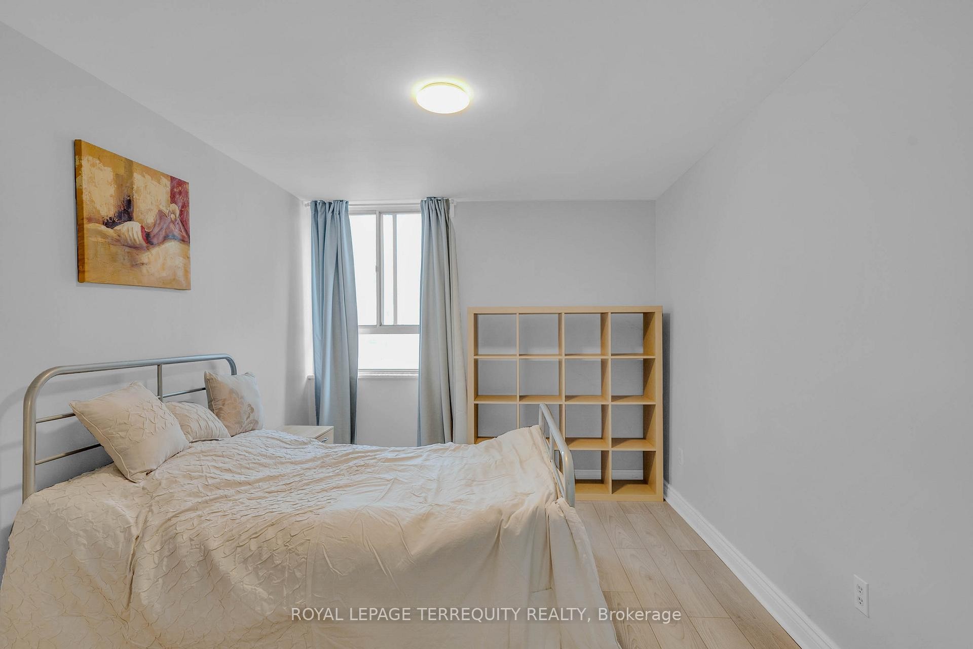 1703-1 Massey Square, Toronto, ON - Indoor Photo Showing Bedroom