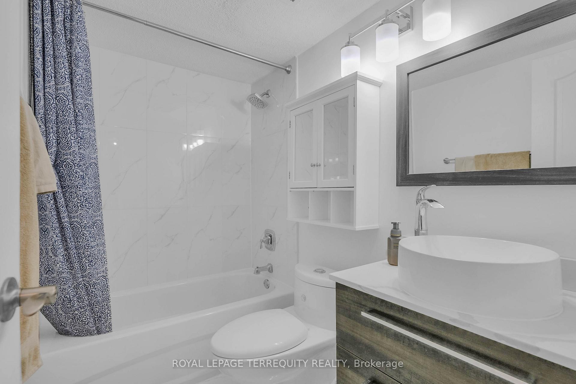 1703-1 Massey Square, Toronto, ON - Indoor Photo Showing Bathroom