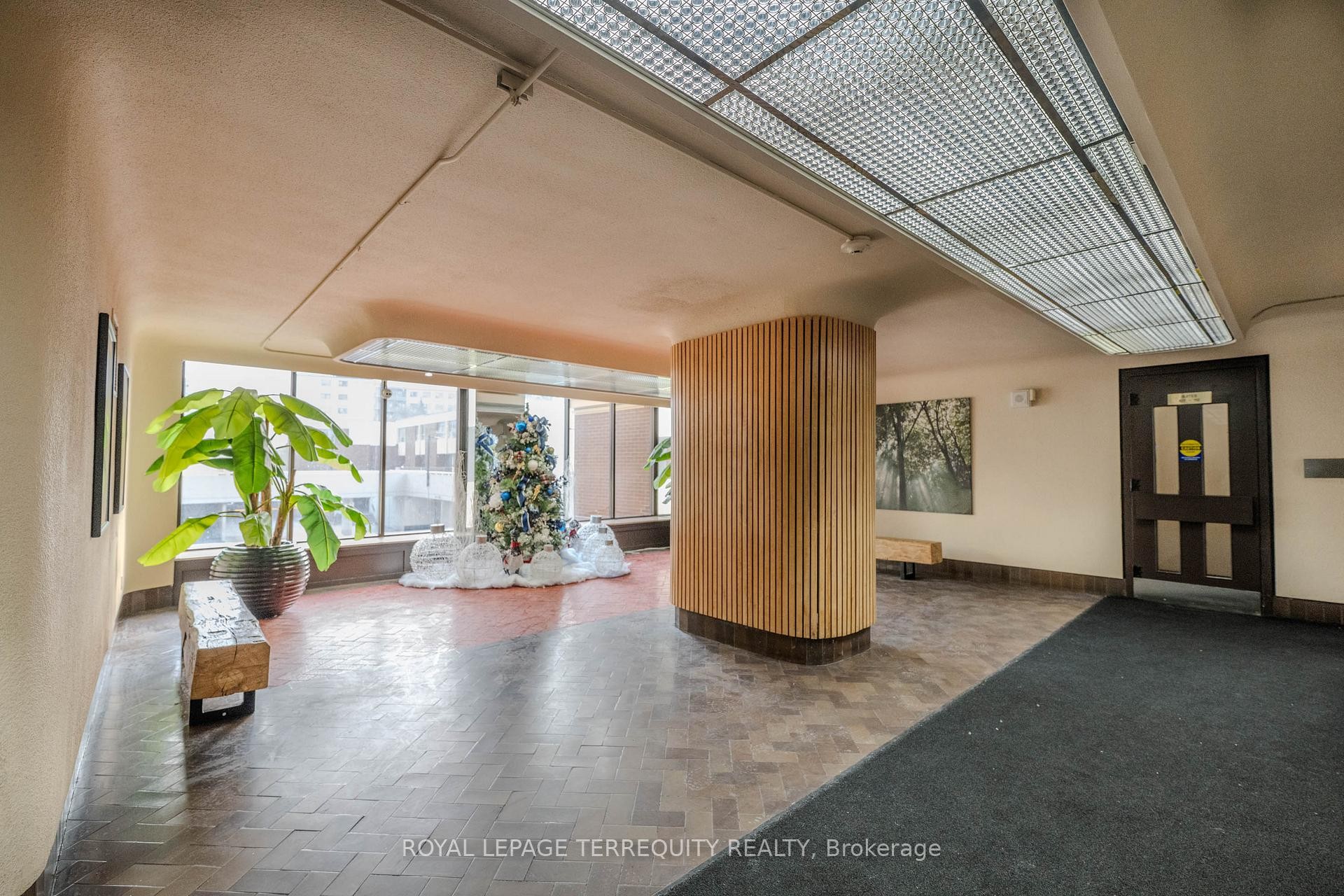 1703-1 Massey Square, Toronto, ON - Indoor Photo Showing Other Room