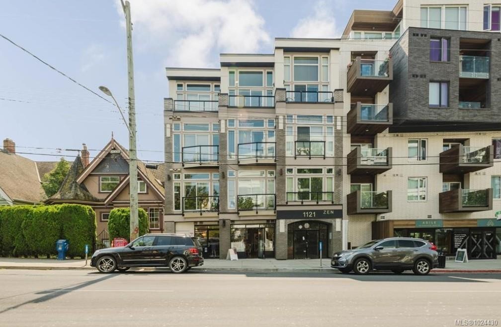 305-1121 Fort St, Victoria, BC - Outdoor With Balcony With Facade