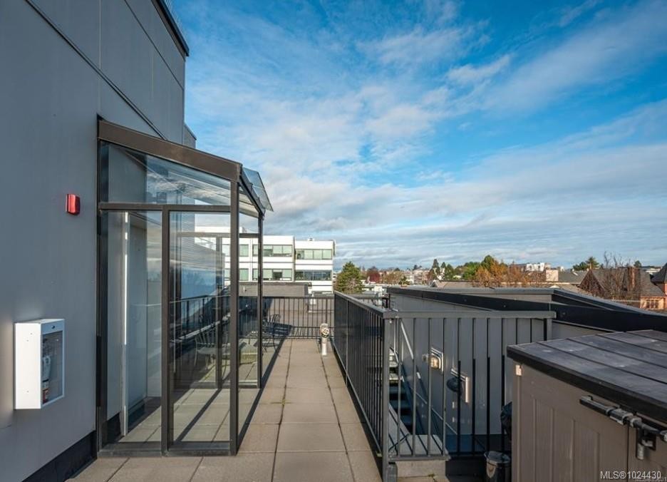 305-1121 Fort St, Victoria, BC - Outdoor