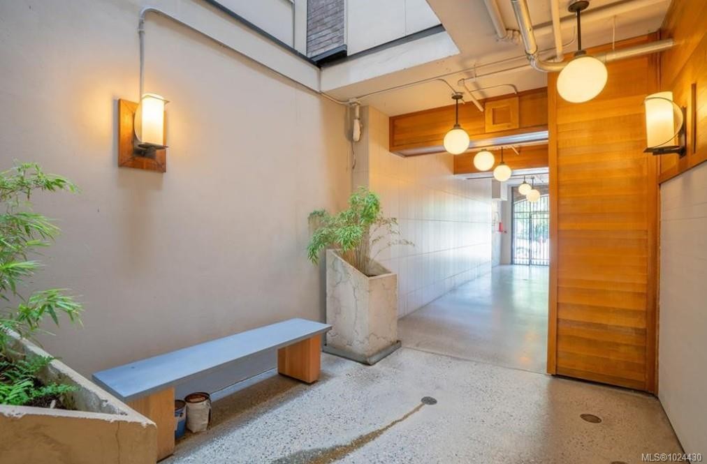 305-1121 Fort St, Victoria, BC - Indoor Photo Showing Other Room