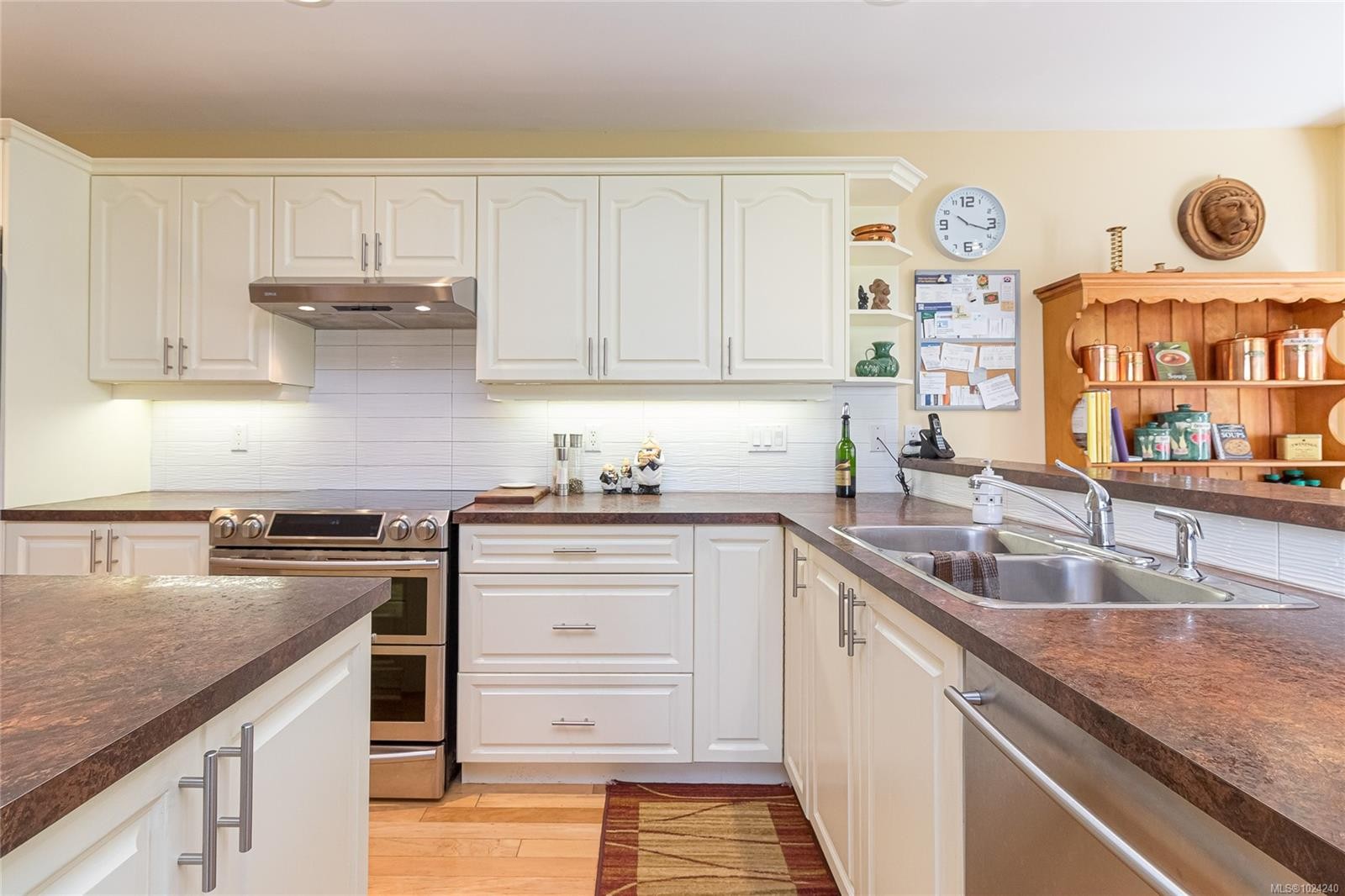 6377 Rodolph Rd, Central Saanich, BC