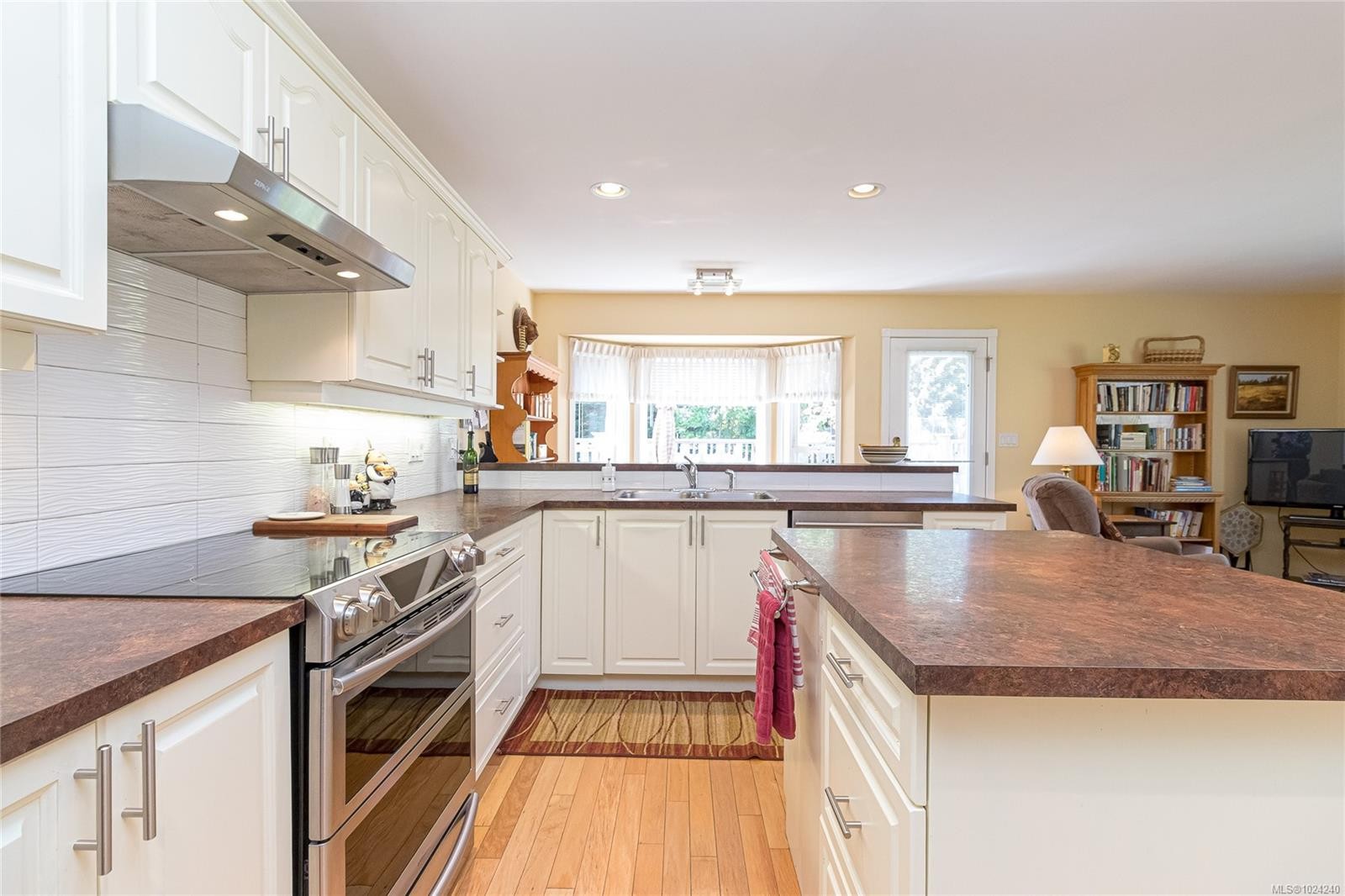 6377 Rodolph Rd, Central Saanich, BC