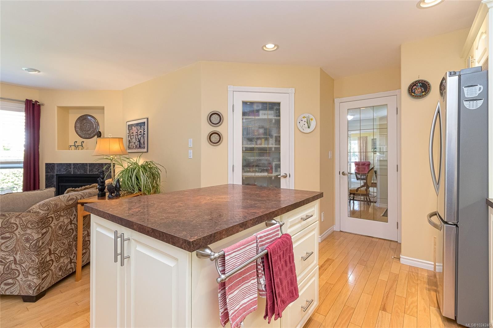 6377 Rodolph Rd, Central Saanich, BC