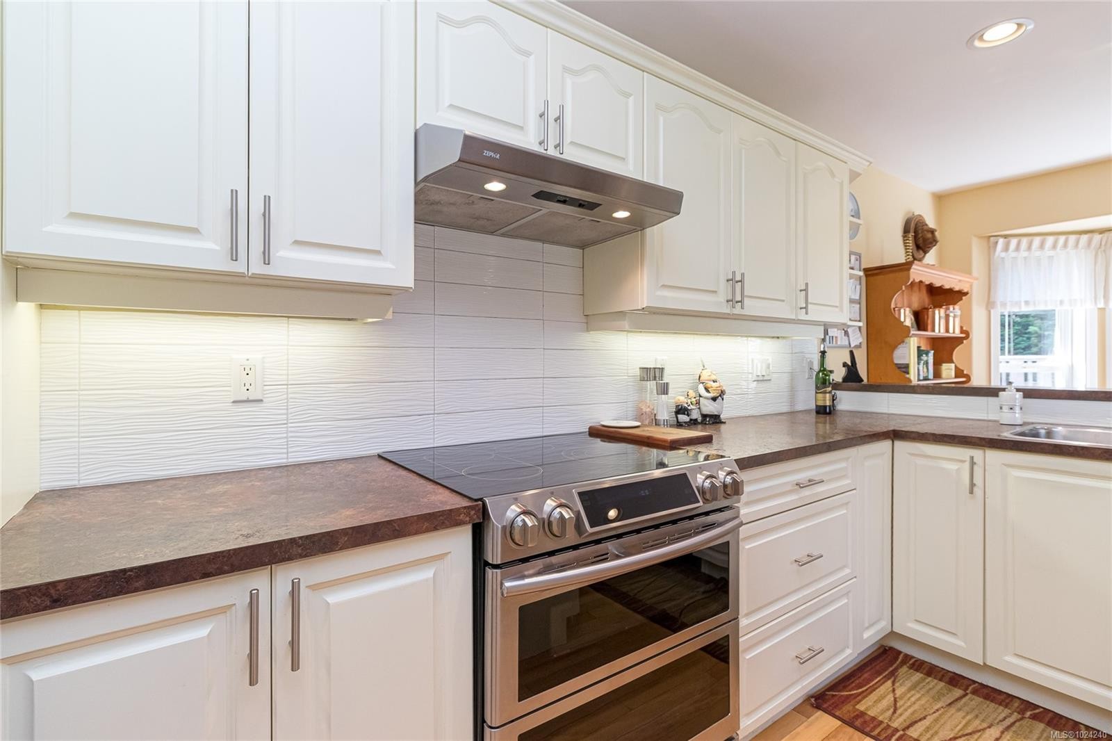 6377 Rodolph Rd, Central Saanich, BC