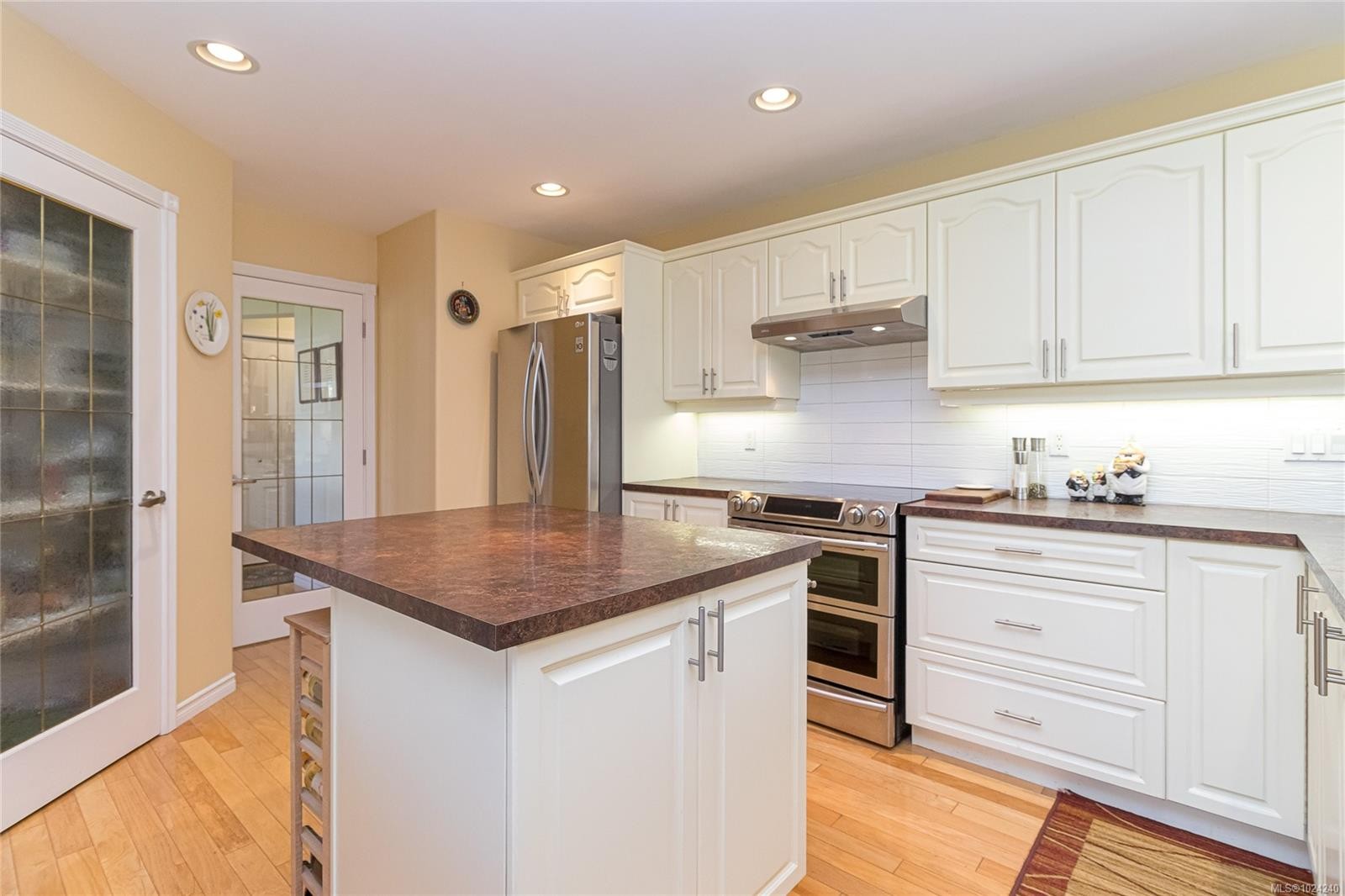 6377 Rodolph Rd, Central Saanich, BC