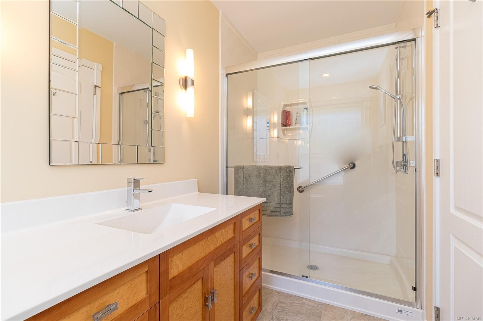 6377 Rodolph Rd, Central Saanich, BC