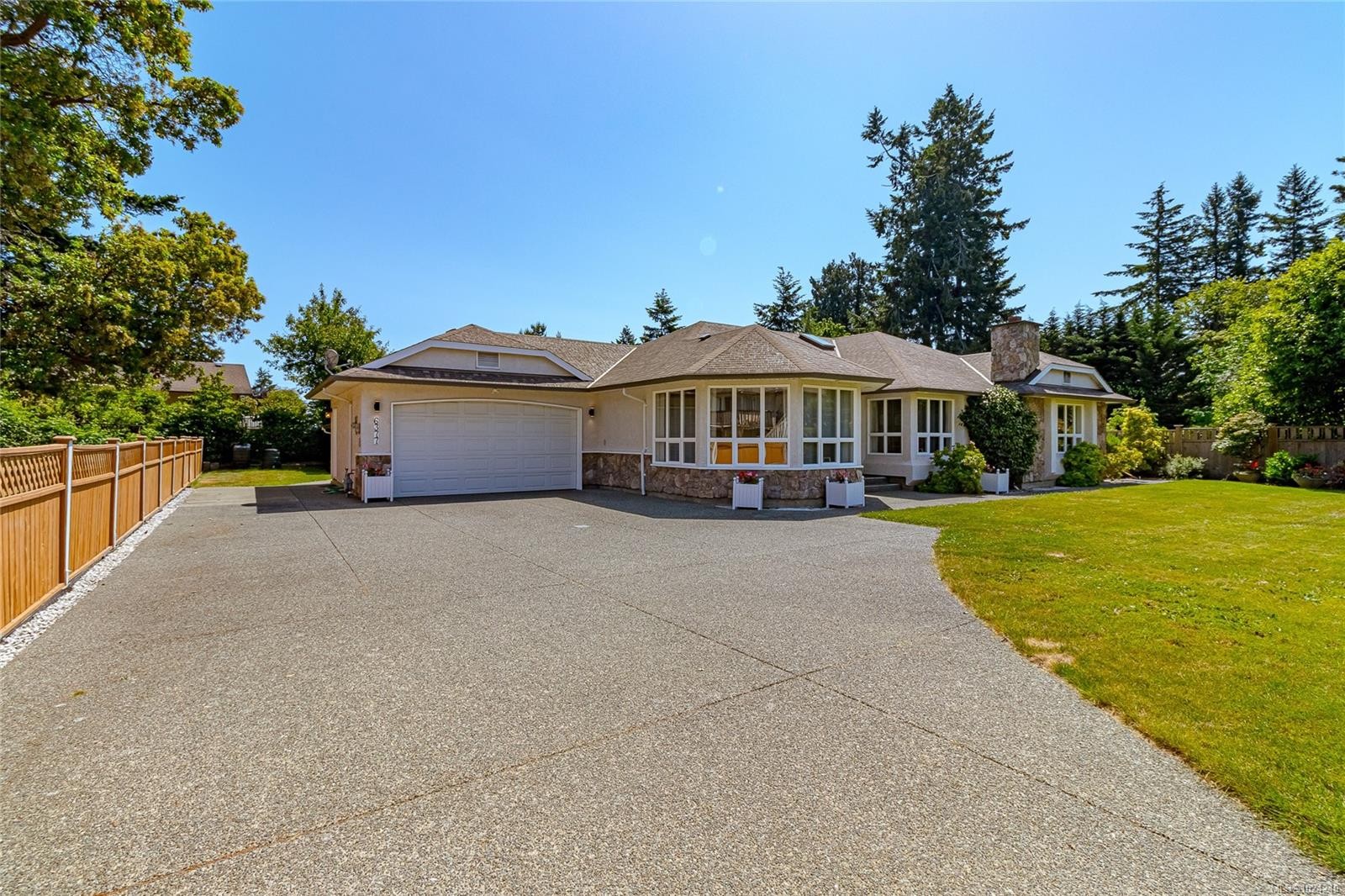 6377 Rodolph Rd, Central Saanich, BC