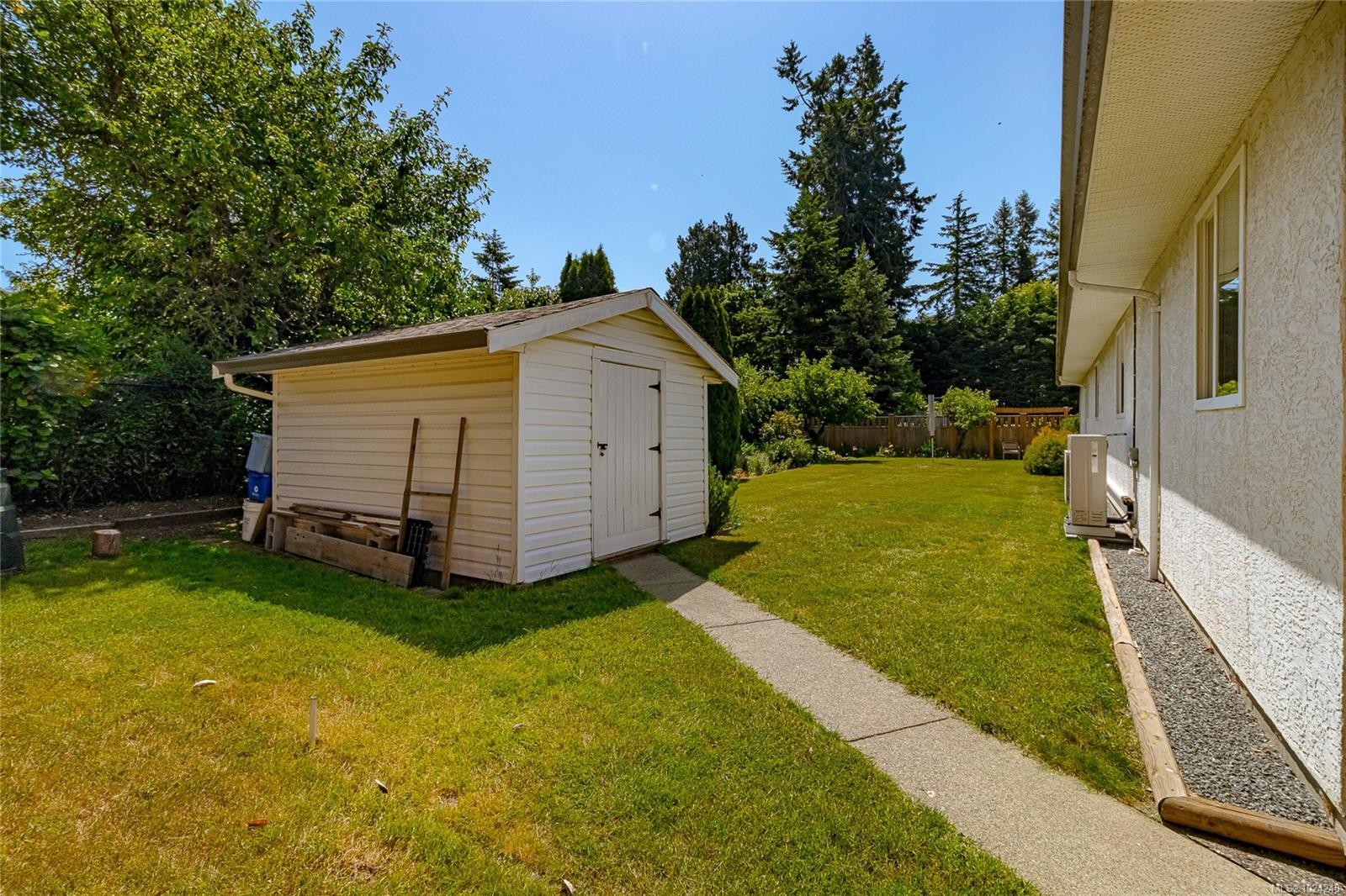 6377 Rodolph Rd, Central Saanich, BC