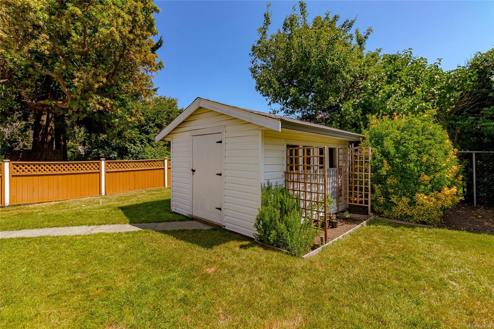 6377 Rodolph Rd, Central Saanich, BC