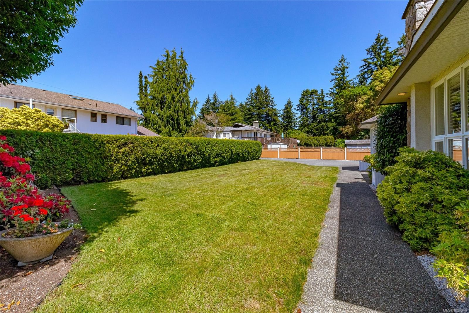 6377 Rodolph Rd, Central Saanich, BC
