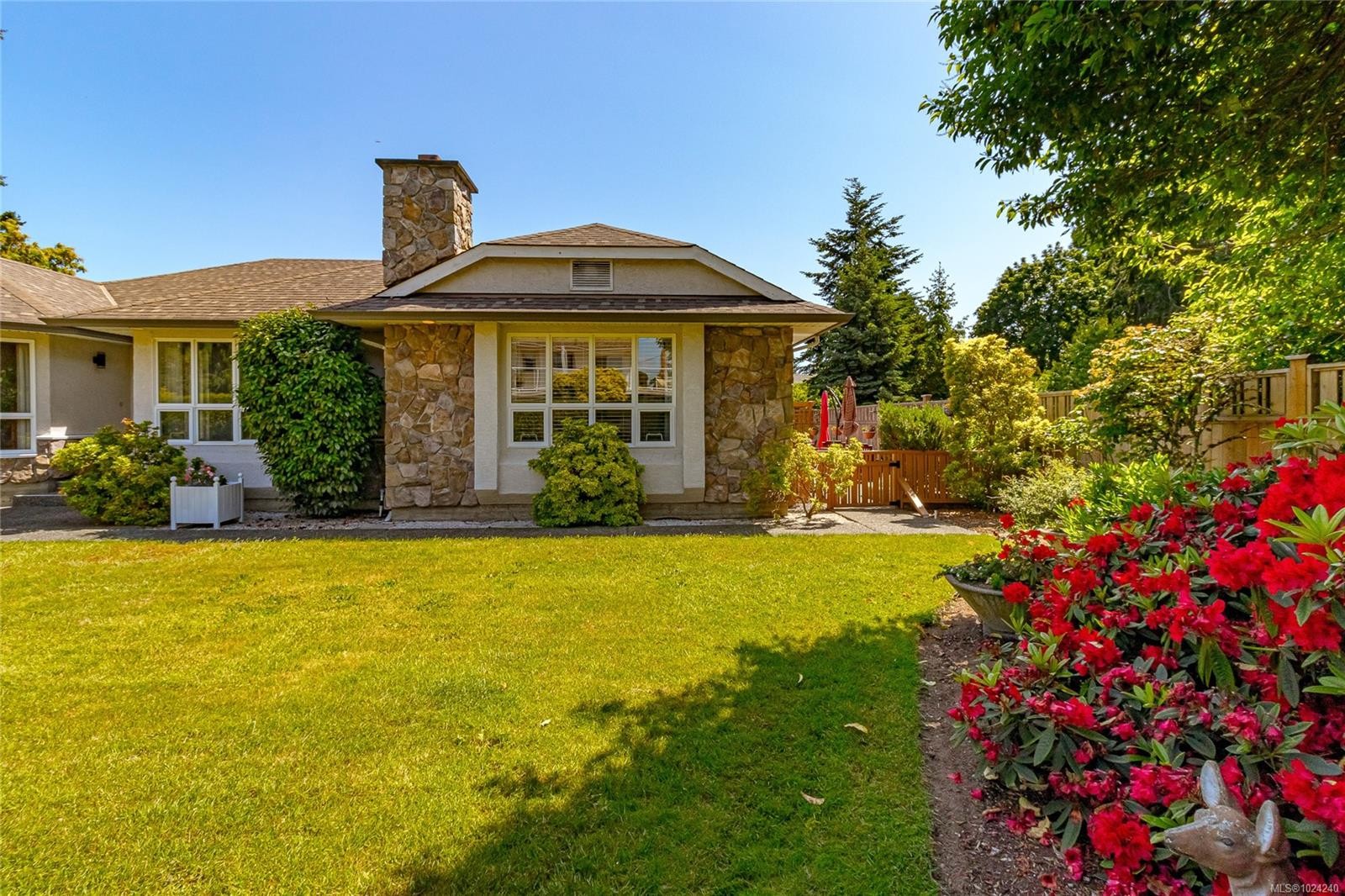 6377 Rodolph Rd, Central Saanich, BC