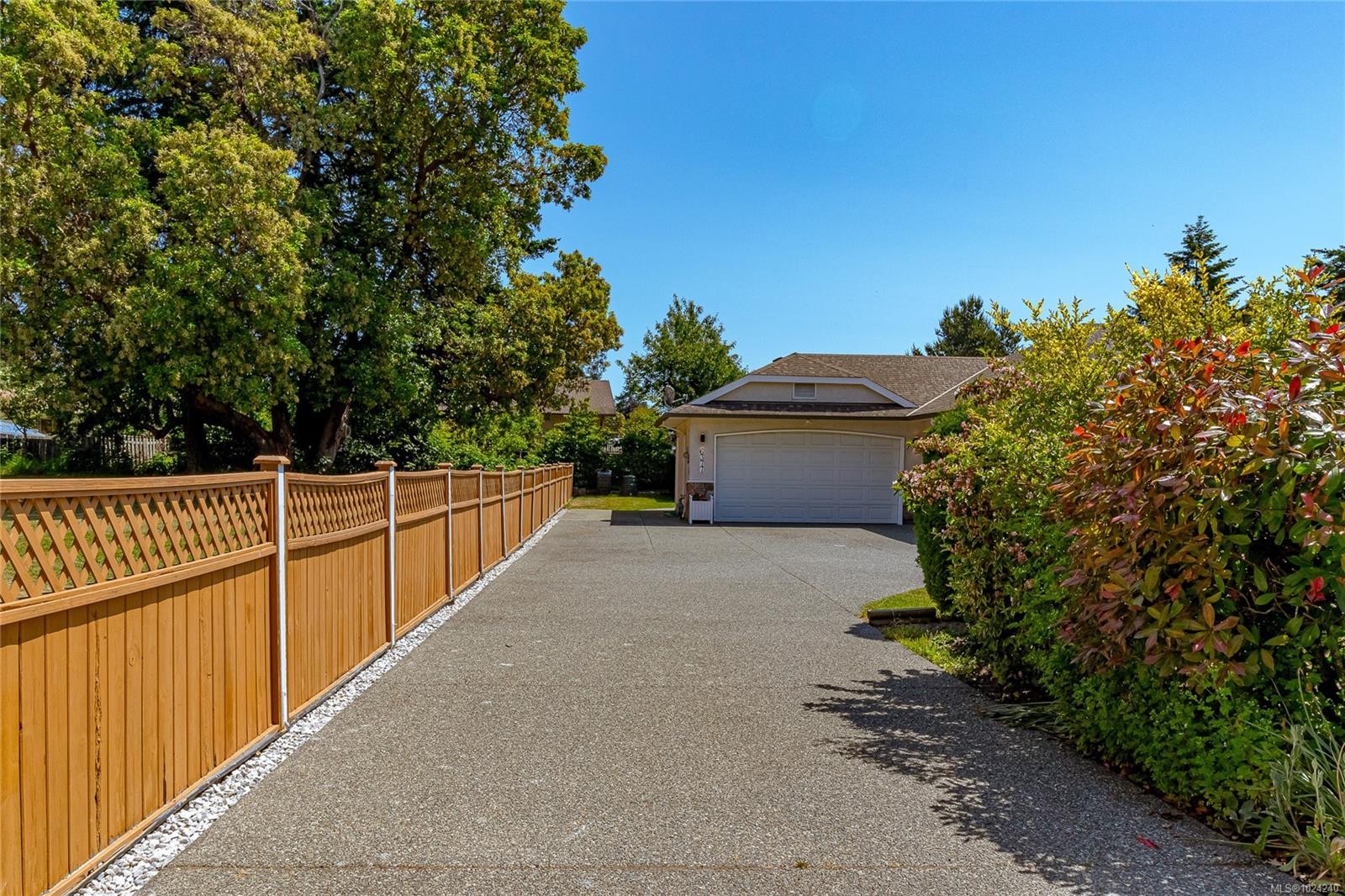 6377 Rodolph Rd, Central Saanich, BC