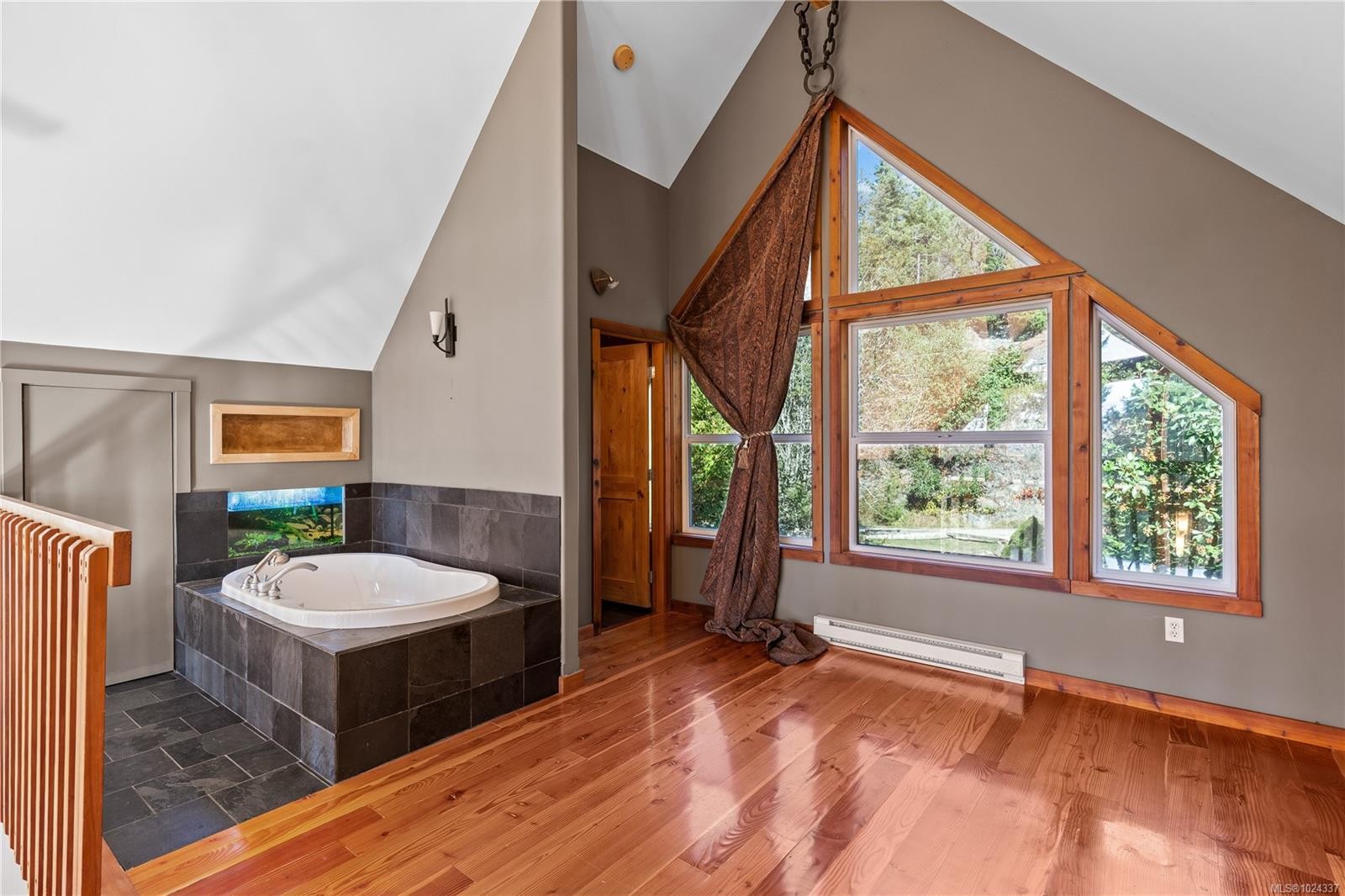 2405 Lindsey Rd, Nanaimo, BC