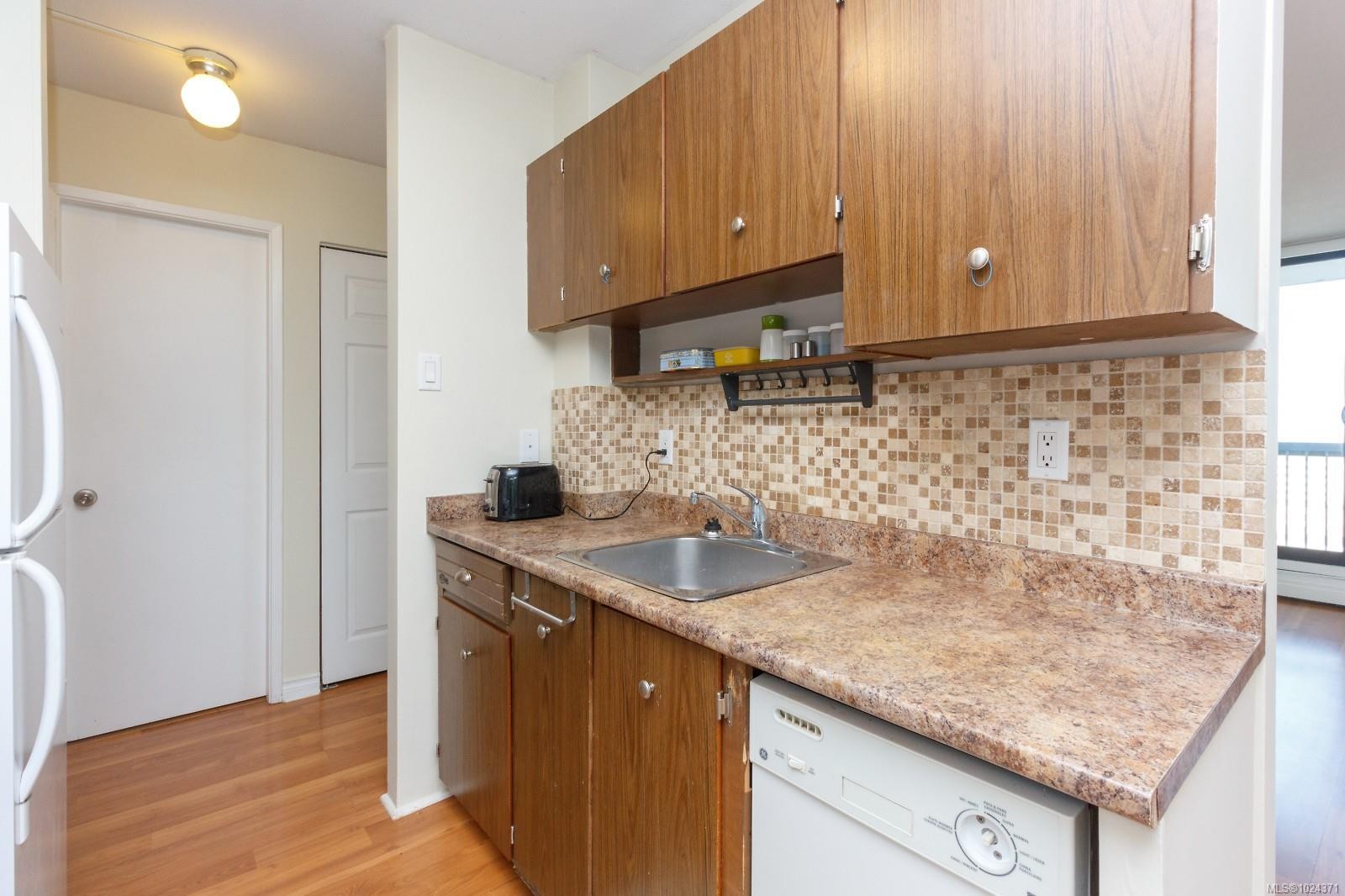1504-647 Michigan St, Victoria, BC - Indoor Photo Showing Kitchen