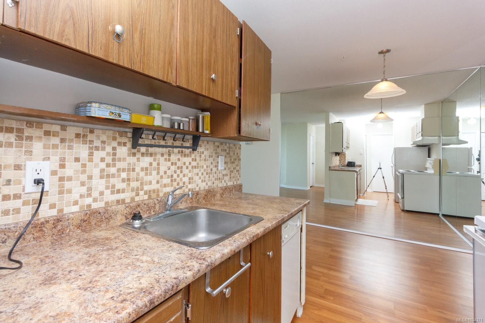 1504-647 Michigan St, Victoria, BC - Indoor Photo Showing Kitchen