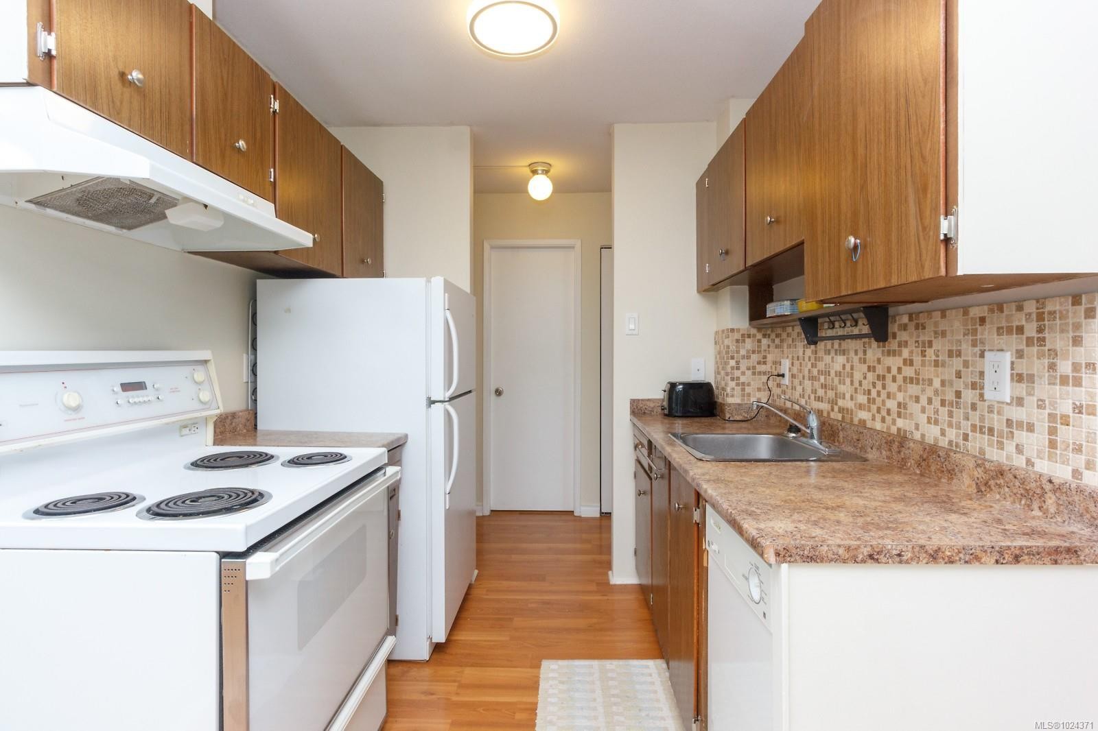 1504-647 Michigan St, Victoria, BC - Indoor Photo Showing Kitchen