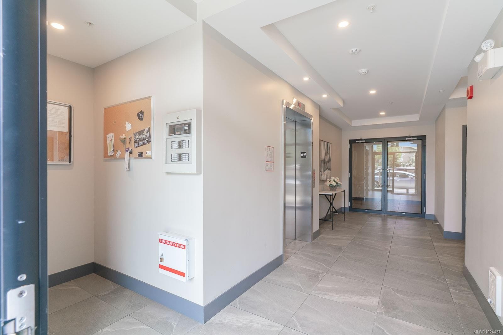 204-6544 Metral Dr, Nanaimo, BC - Indoor Photo Showing Other Room