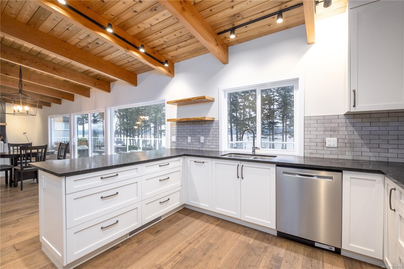 241 Carnegie St, Campbell River, BC